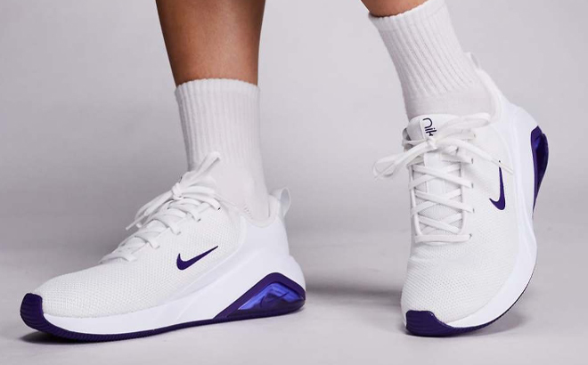 A Person wearing Nike Bella 7 Shoes