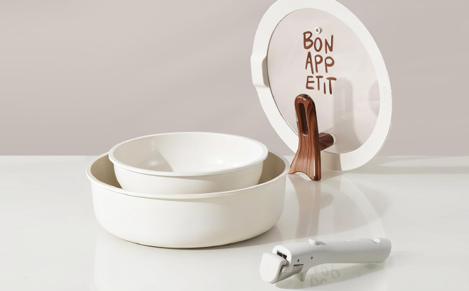 Carote 6 Piece Cookware Set on table