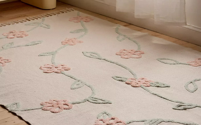 Falling Vines Floral Hilo Tufted Rug