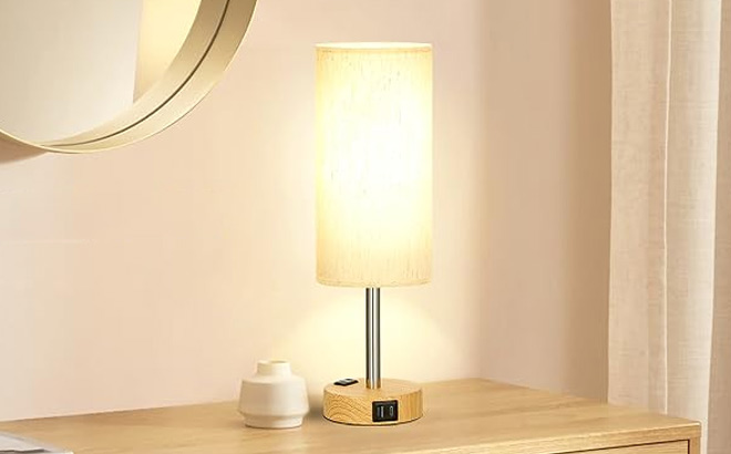 Fenmzee Bedside Table Lamp on the Table