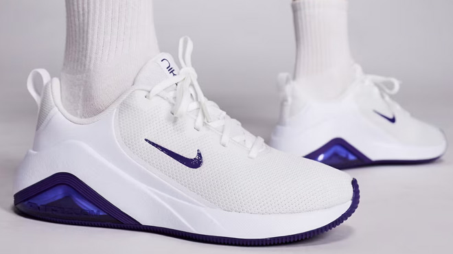 Nike Bella 7 Sneaker