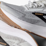 Brooks Mens Revel 8 Shoes in White Black and Oak Buff