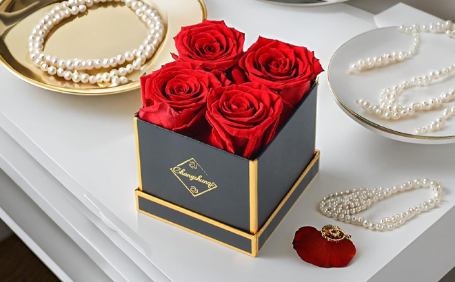 Changshunqi Forever Flowers Preserved Roses in a Box on a Table