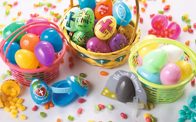 Colorful Bright Round Plastic Easter Baskets with Fun Design Colorful Bright Round Plastic Easter Baskets with Fun Design