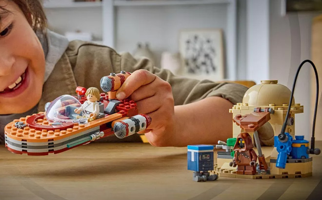 LEGO Star Wars SMART Play Lukes Landspeeder Set LEGO Star Wars SMART Play Lukes Landspeeder Set