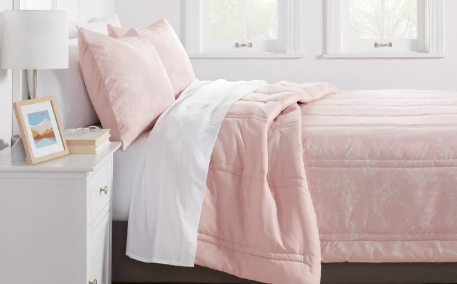 Room Essentials Extra Long Lofty Microfiber Printed Comforter Room Essentials Extra Long Lofty Microfiber Printed Comforter