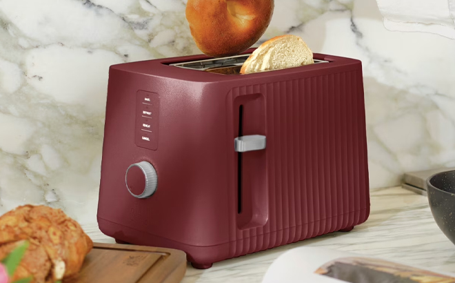 Thyme Table 2 Slice Toaster in Cabernet Red