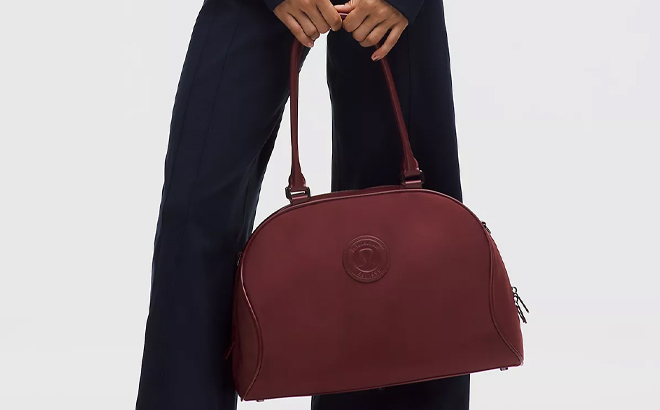 A Woman Holding Lululemon Bowler Duffle Bag 17L A Woman Holding Lululemon Bowler Duffle Bag 17L