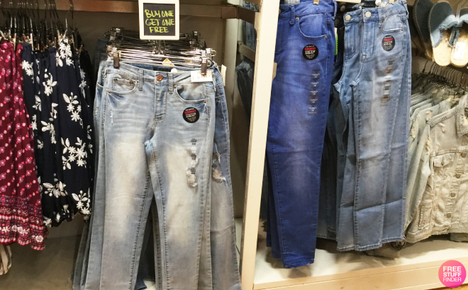 Aeropostale Womens Jeans Overview