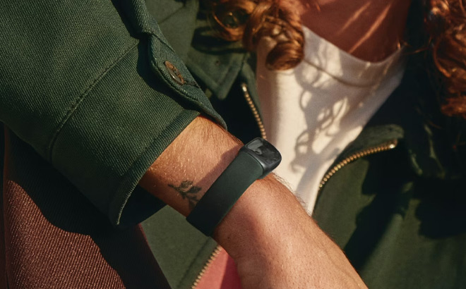 Fitbit Inspire 3 Health and Fitness Tracker in Midnight Zen