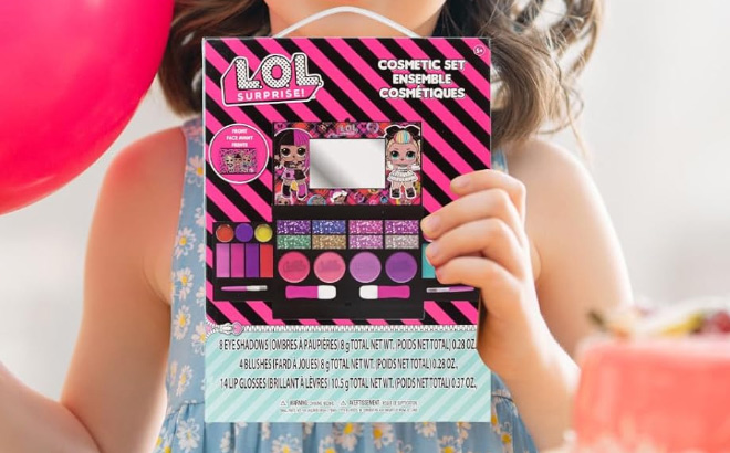 L O L Surprise All in One Kids Cosmetic Compact Set L O L Surprise All in One Kids Cosmetic Compact Set