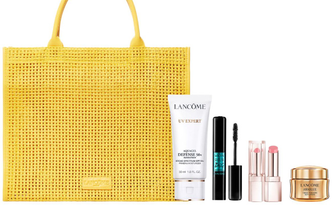 Lancome Travel Essentials Set on White Vackground