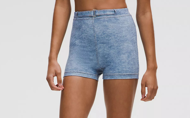 Model Wearing Lululemon Jeans Shorts Model Wearing Lululemon Jeans Shorts