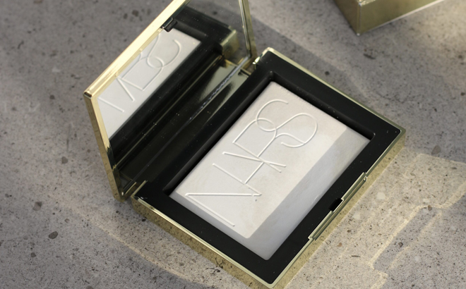 NARS Gold Dust Light Reflecting Setting Powder NARS Gold Dust Light Reflecting Setting Powder