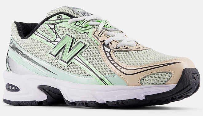 New Balance 740 Shoes
