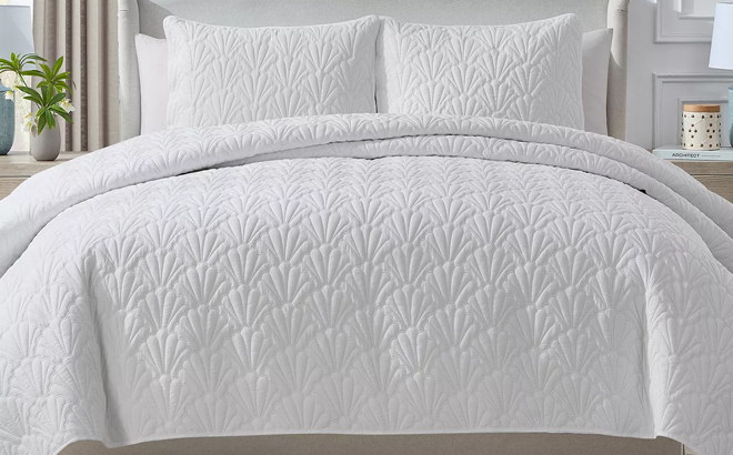 Seventh Studio Seashell Reversible 2 Piece Quilt Set