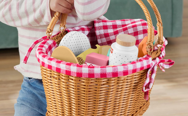 Fisher Price 31 Piece Picnic Basket Playset Fisher Price 31 Piece Picnic Basket Playset