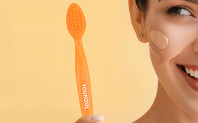 Pore Cleansing Silicone Facial Brush