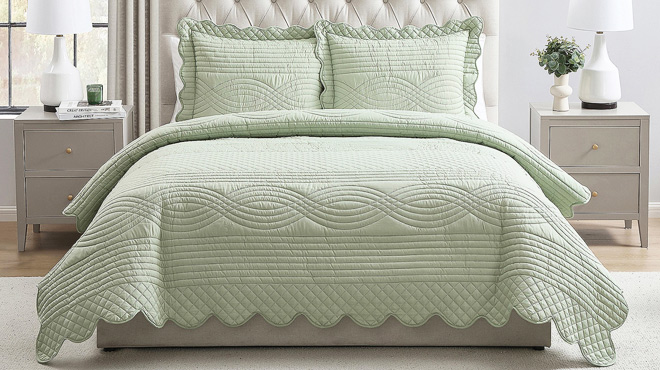 VCNY Home Scallop Microfiber Quilt Set VCNY Home Scallop Microfiber Quilt Set