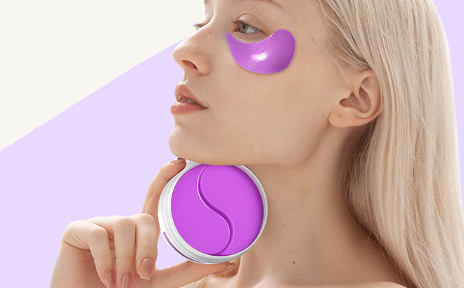 A Woman Wearing NAZANO Under Eye Patches A Woman Wearing NAZANO Under Eye Patches
