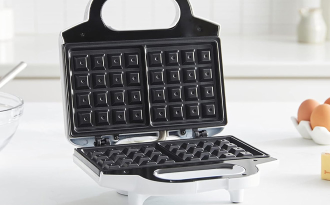 Amazon Basics 2 Slices Waffle Maker