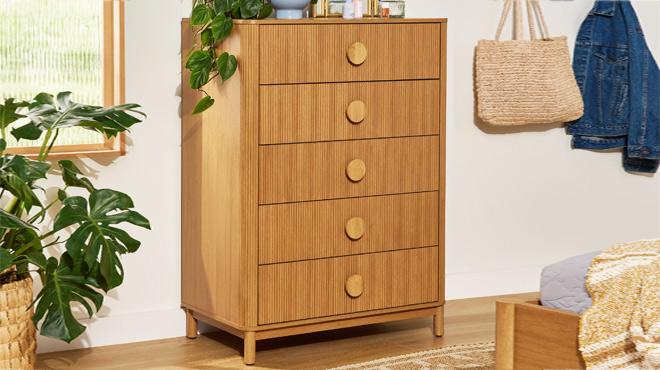 Beautiful Fluted 5 Drawer Dresser