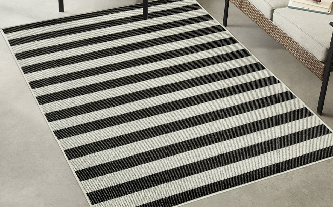 Mainstays Black and White Striped Cabana Woven Outdoor Rug Mainstays Black and White Striped Cabana Woven Outdoor Rug
