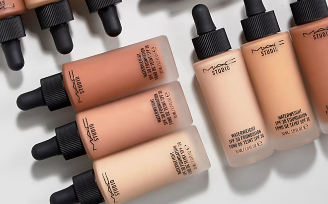 MAC Studio Waterweight SPF 30 Liquid Foundation