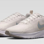 Nike Womens Air Max Nauxis Sneakers
