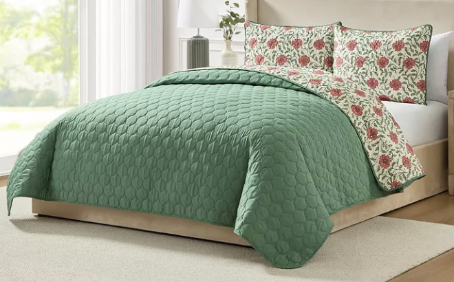 Seventh Studio Ezza Floral 3 Piece Quilt Seventh Studio Ezza Floral 3 Piece Quilt