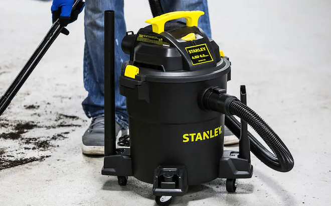 Stanley 6 Gallon Wet Dry Vacuum in Black Color