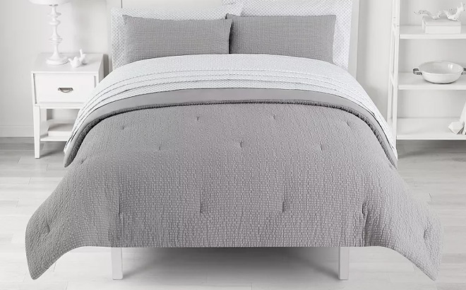The Big One Seersucker Reversible Comforter Set