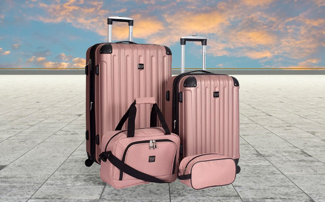 Travelers Club Midtown 4 Piece Hardside Luggage Set on the Floor