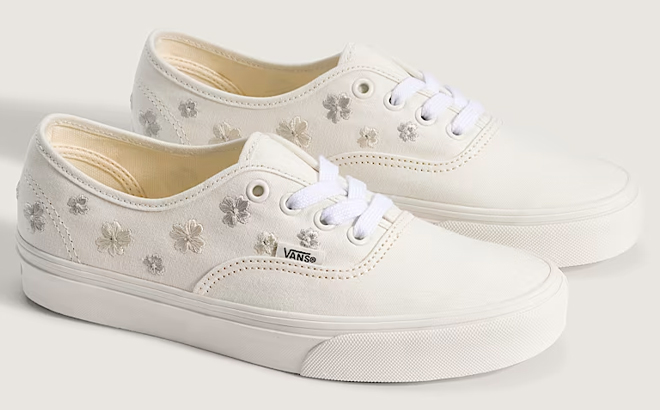 VANS Authentic Shoes in Marshmallow White VANS Authentic Shoes in Marshmallow White