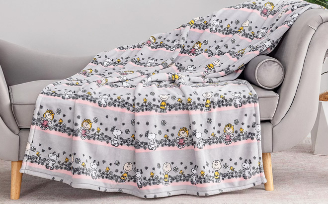 Berkshire Peanuts Spring 55x70 Velvetsoft Throw