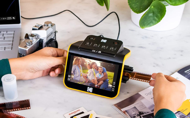 KODAK Slide N SCAN Film Slide Scanner