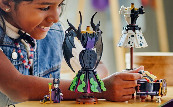 LEGO Disney Villains Maleficents and Cruella De Vils Dresses LEGO Disney Villains Maleficents and Cruella De Vils Dresses