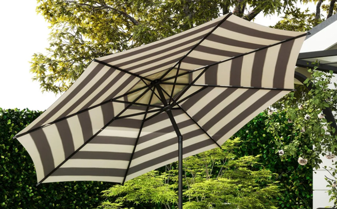 Lyon Market Umbrella with Crank Lift Lyon Market Umbrella with Crank Lift