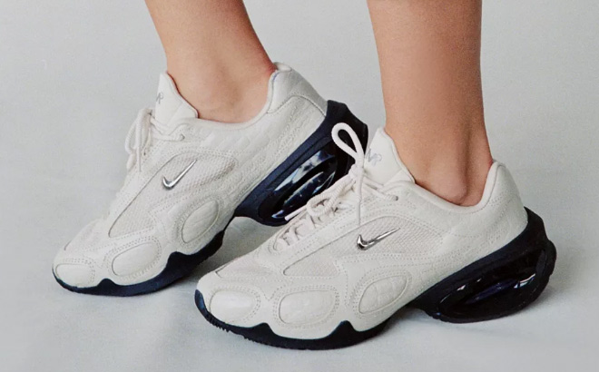 Nike Womens Air Max Muse Bold Sneakers