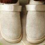UGG Womens Goldenstar Crackle Clogs 1