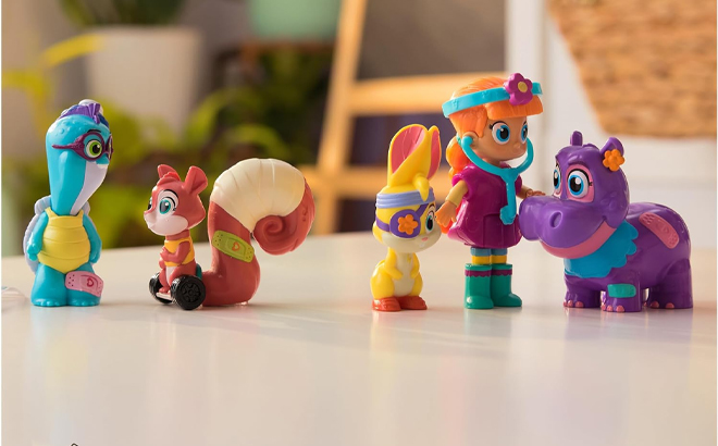 Vida The Vet Check Up Care Friendship Pack with 5 Action Figures