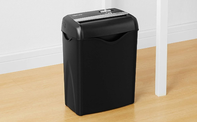 Amazon Basics 6 Sheet Cross Cut Paper Credit Card Shredder