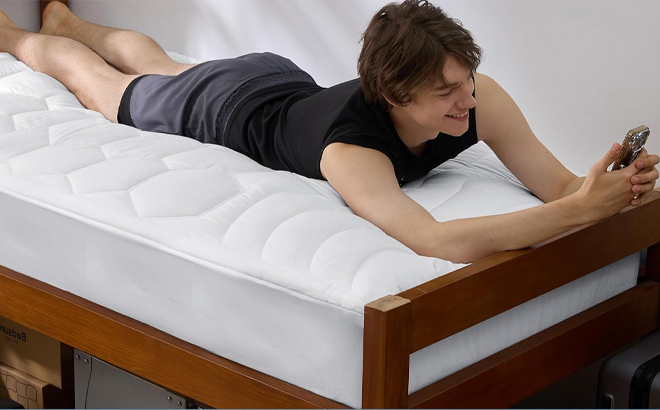 Bedsure Twin XL Mattress Pad on a Bed Bedsure Twin XL Mattress Pad on a Bed