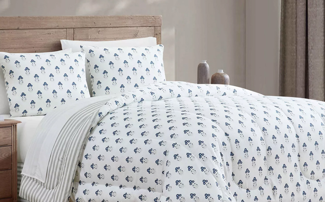 Macys Fingal Reversible 8 Piece Comforter Set Side View Macys Fingal Reversible 8 Piece Comforter Set Side View