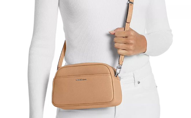 Michael Kors Jet Set Camera Small Crossbody Handbag Michael Kors Jet Set Camera Small Crossbody Handbag