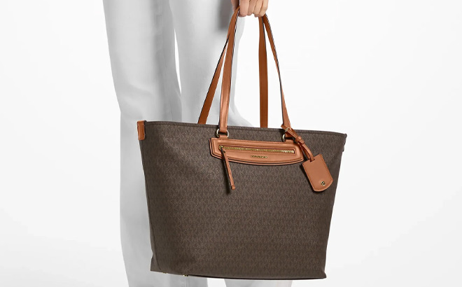 Michael Kors Jet Set Travel Extra Large Signature Logo Tote Bag Michael Kors Jet Set Travel Extra Large Signature Logo Tote Bag
