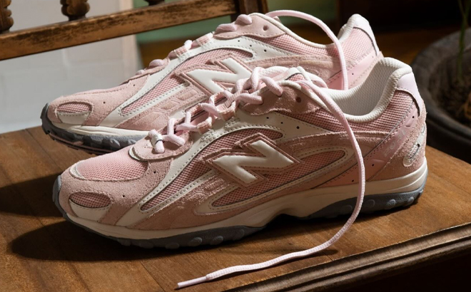 New Balance 204L Womens Shoes in Pink