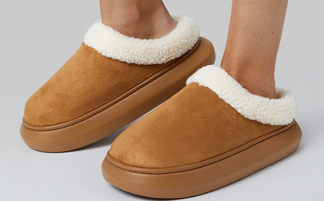 32 Degree Womens Sherpa Lined Faux Suede Slippers 32 Degree Womens Sherpa Lined Faux Suede Slippers