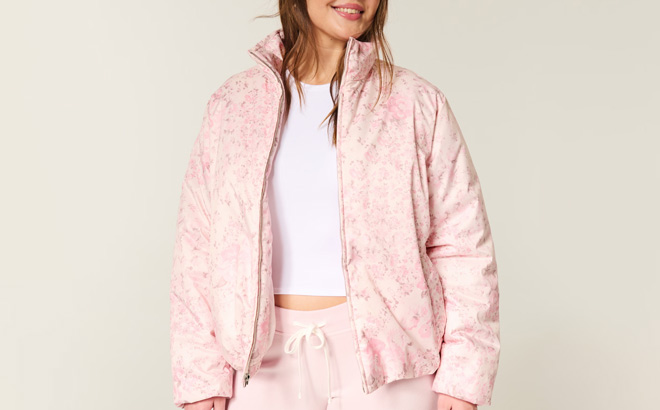 A Person Wearing Hollister Zip Up Pattern Puffer Jacket A Person Wearing Hollister Zip Up Pattern Puffer Jacket