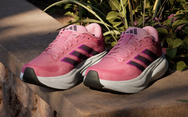 Adidas Response 2 Womens Running Shoes on the Ground Adidas Response 2 Womens Running Shoes on the Ground